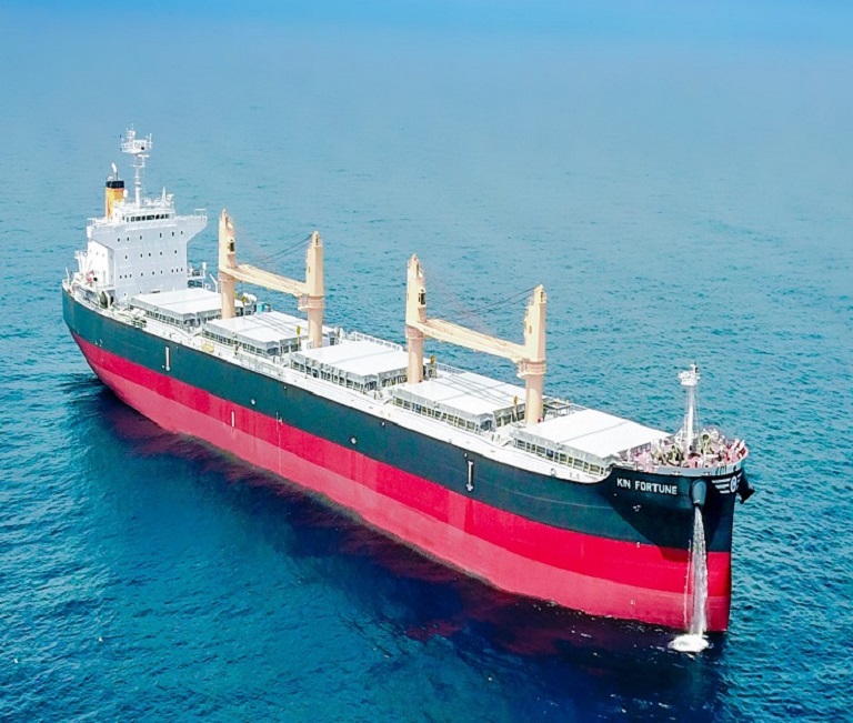 Kawasaki Heavy Industries delivers Bulk Carrier KN Fortune - VesselFinder